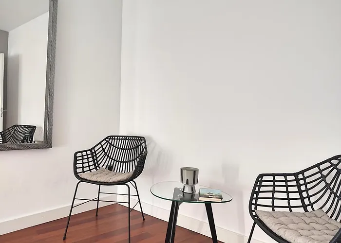 Victoria Center Apartment